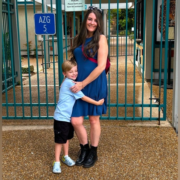 Meet your Posher, Stacy - Picture 2 of 6